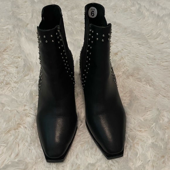 Uniqie Sol Sana studded, square heeled booties - Picture 5 of 13